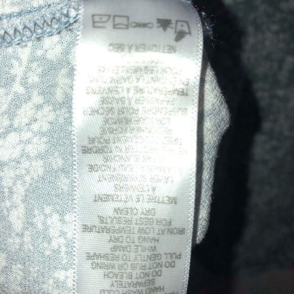 Women's Ricki’s Blue Floral Top xl. Rayon fabric makes it cool wearing - Picture 8 of 10